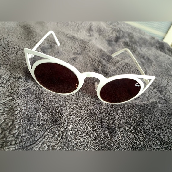NWOT Quay Australia White Frame Sun Glasses - Picture 5 of 13